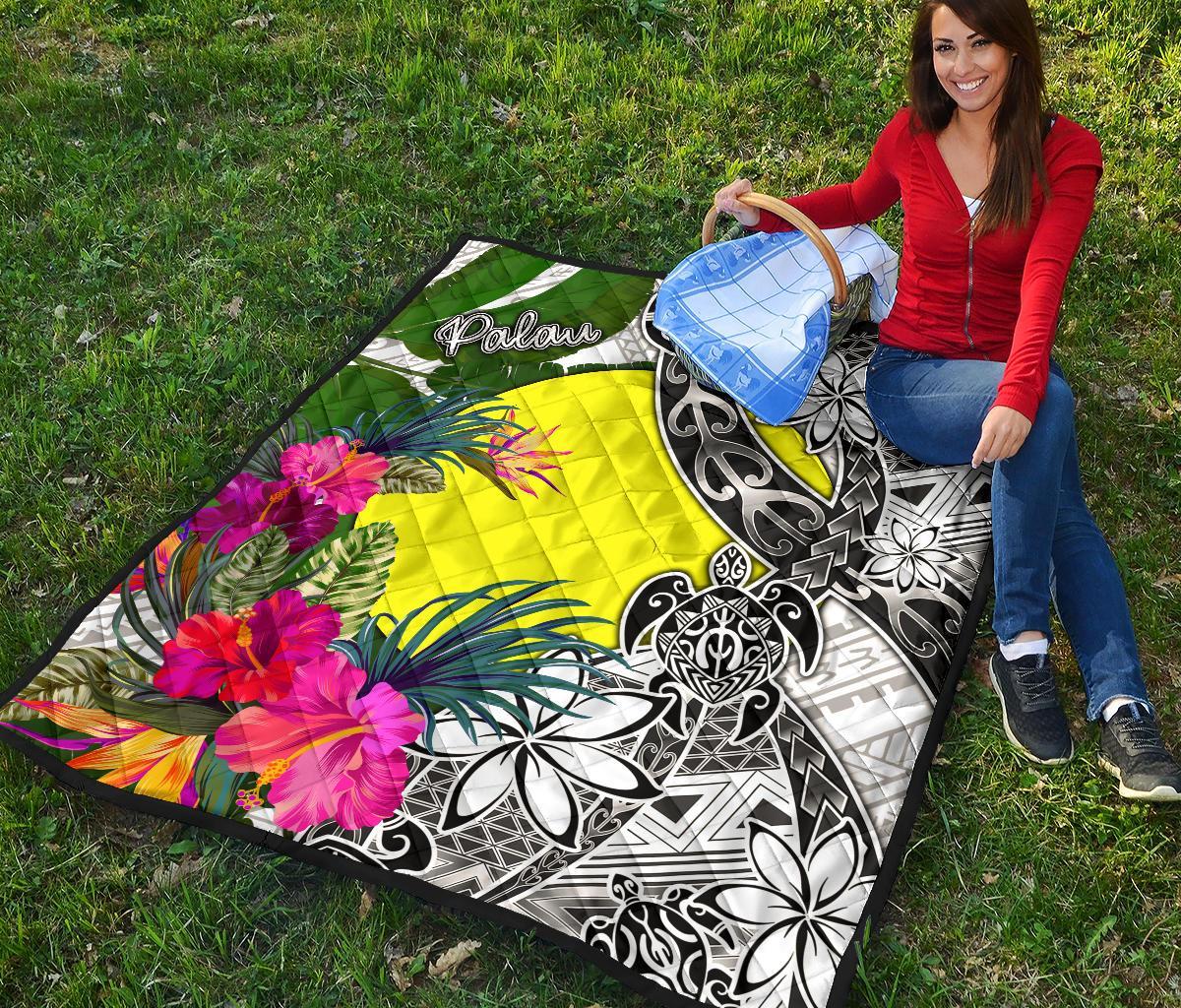 Palau Premium Quilt White - Turtle Plumeria Banana Leaf - Polynesian Pride