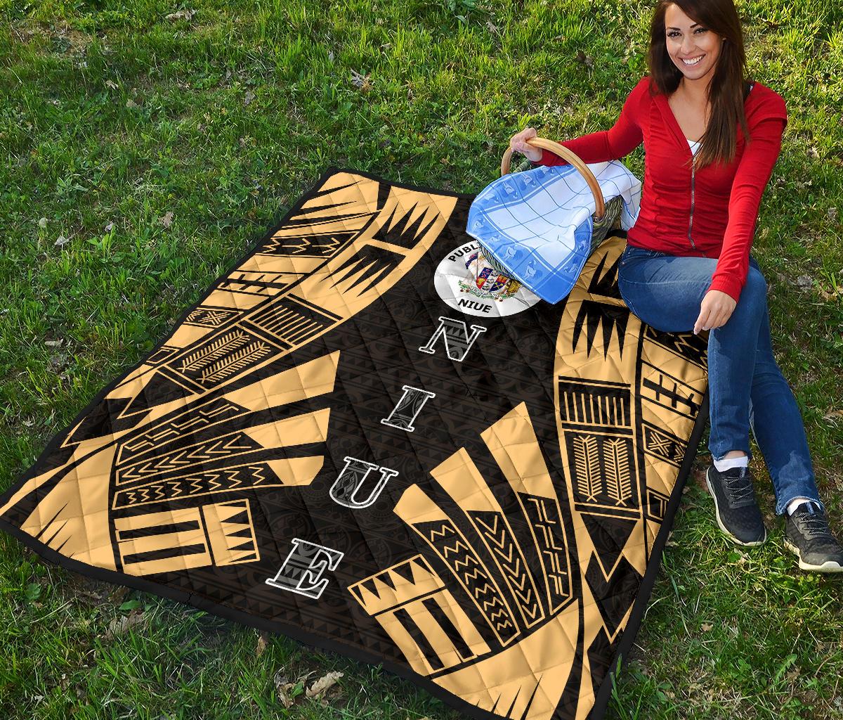 Niue Premium Quilt - Niue Seal Polynesian Gold Tattoo - Polynesian Pride
