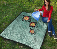 Hawaii Turtle Swimming Tribal Polynesian Premium Quilt - AH - Min Style - Polynesian Pride