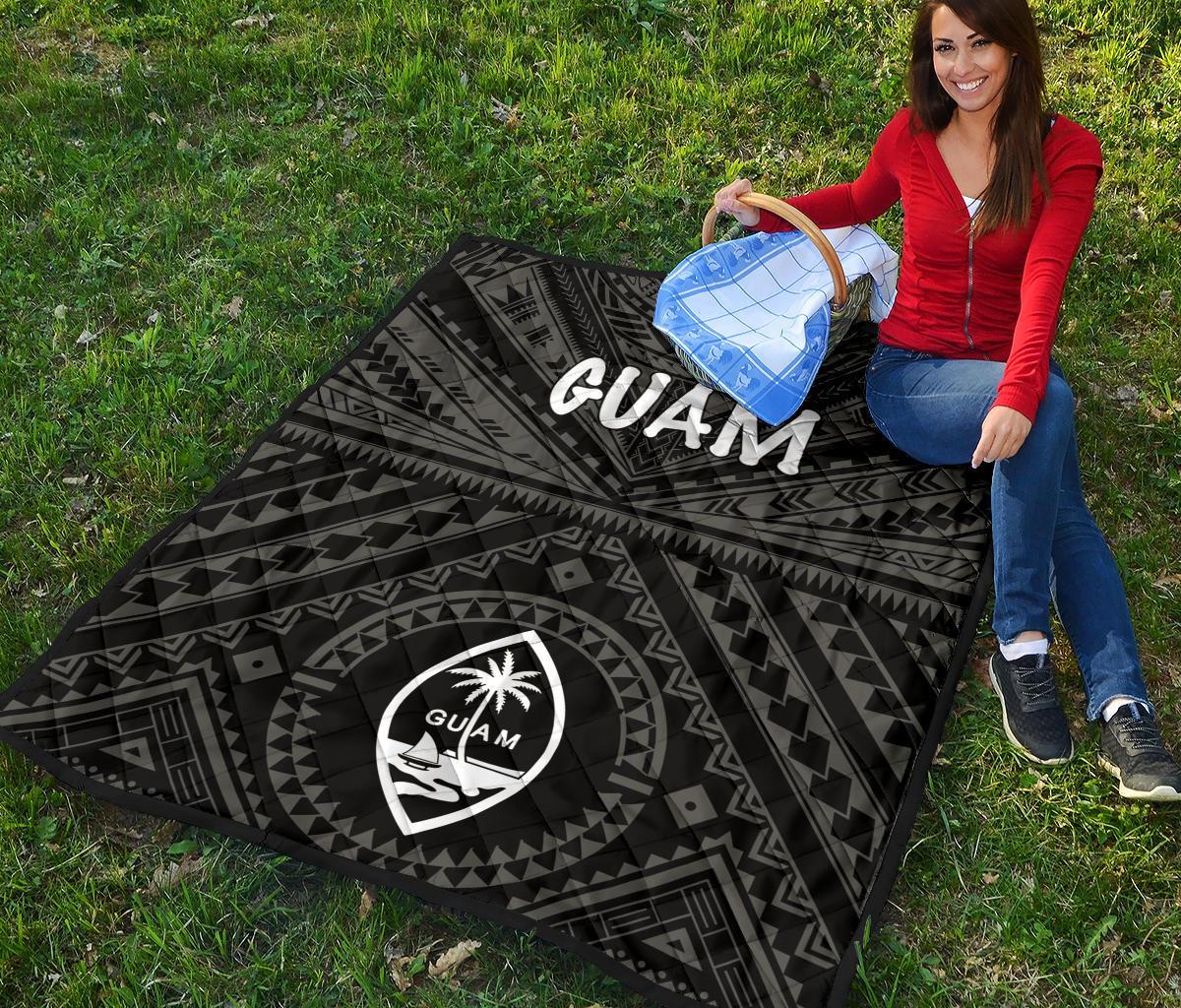 Guam Premium Quilt - Guam Seal With Polynesian Tattoo Style (Black) - Polynesian Pride