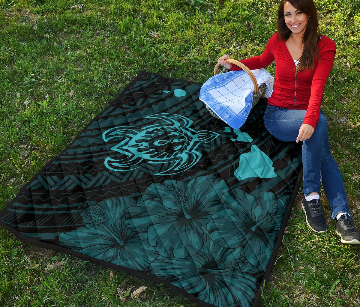 Hawaii Sea Turtle Is Swimming Toward Premium Quilt Blue - Polynesian Pride