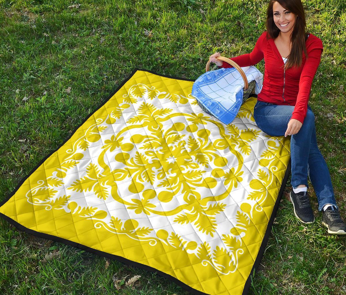 Hawaiian Premium Quilt Royal Pattern - Yellow And White - Polynesian Pride