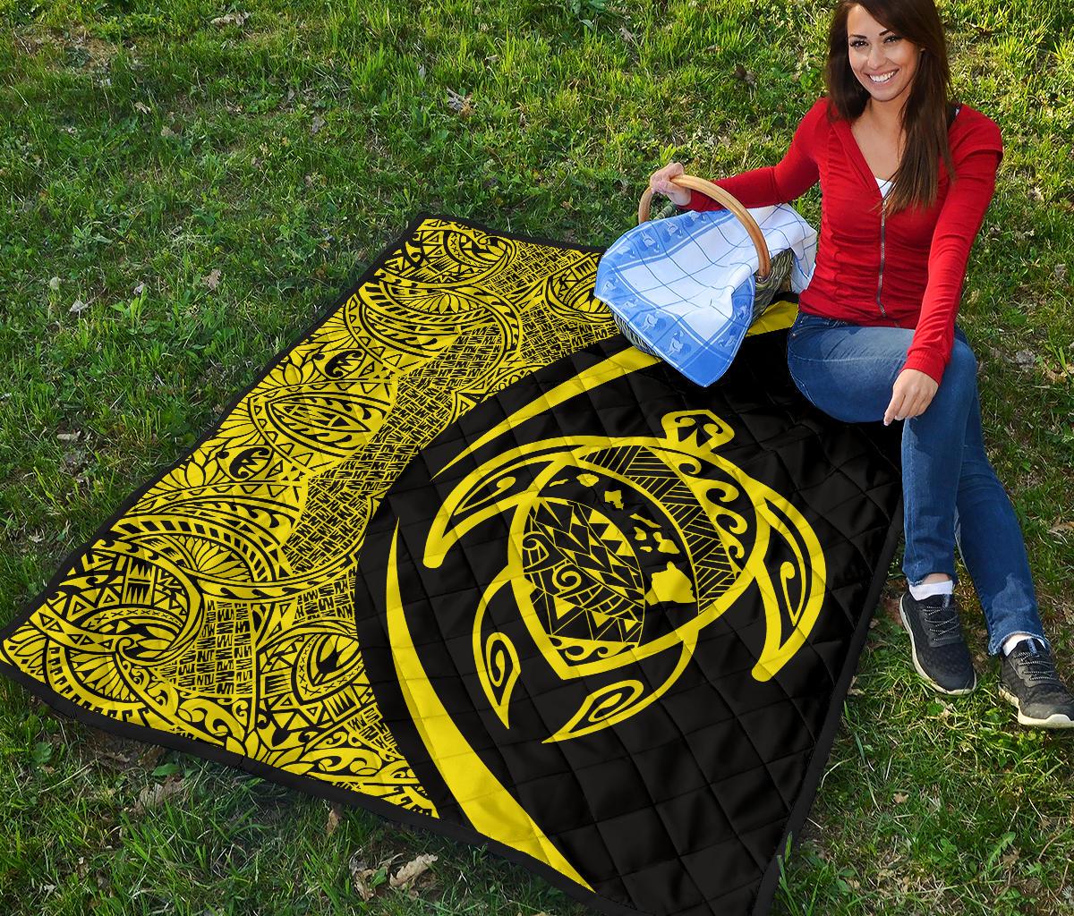 Hawaii Turtle Map Polynesian Premium Quilt - Yellow - Circle Style - Polynesian Pride