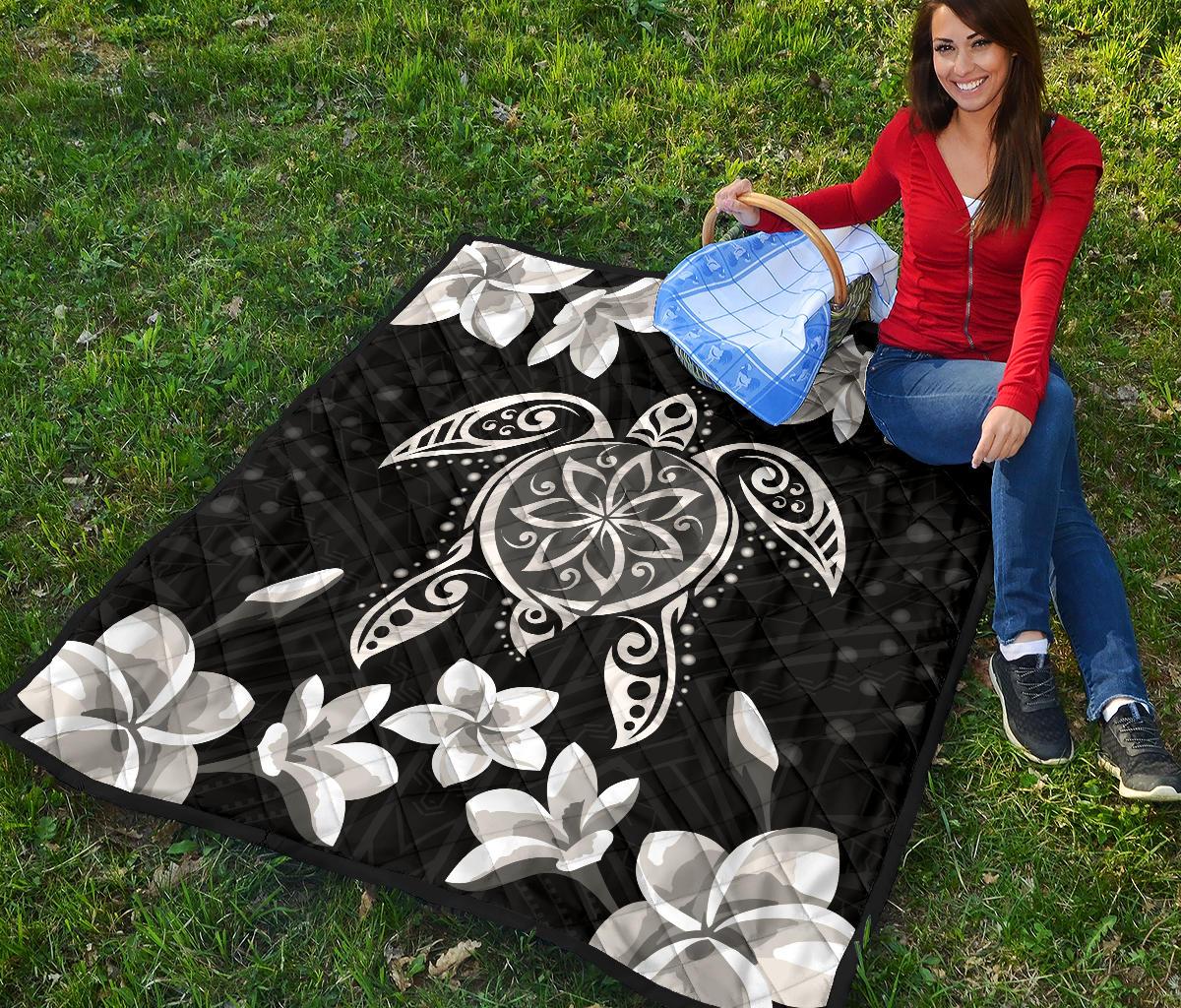 Hawaiian Silver Turtle Plumeria Quilt - Polynesian Pride