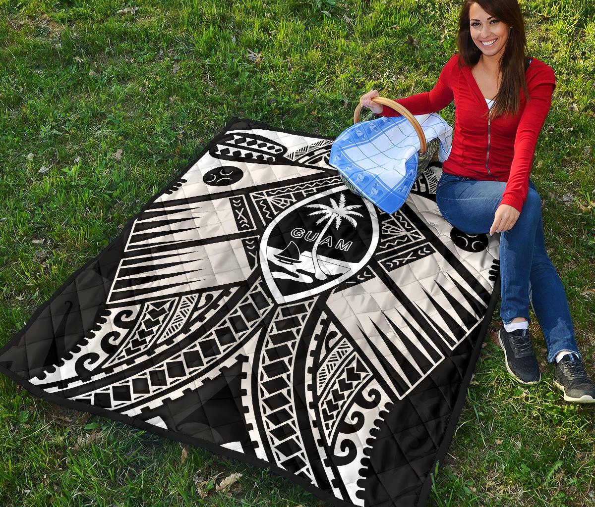 Guam Polynesian Premium Quilt - Guam White Seal with Polynesian Tattoo Ver 01 - Polynesian Pride
