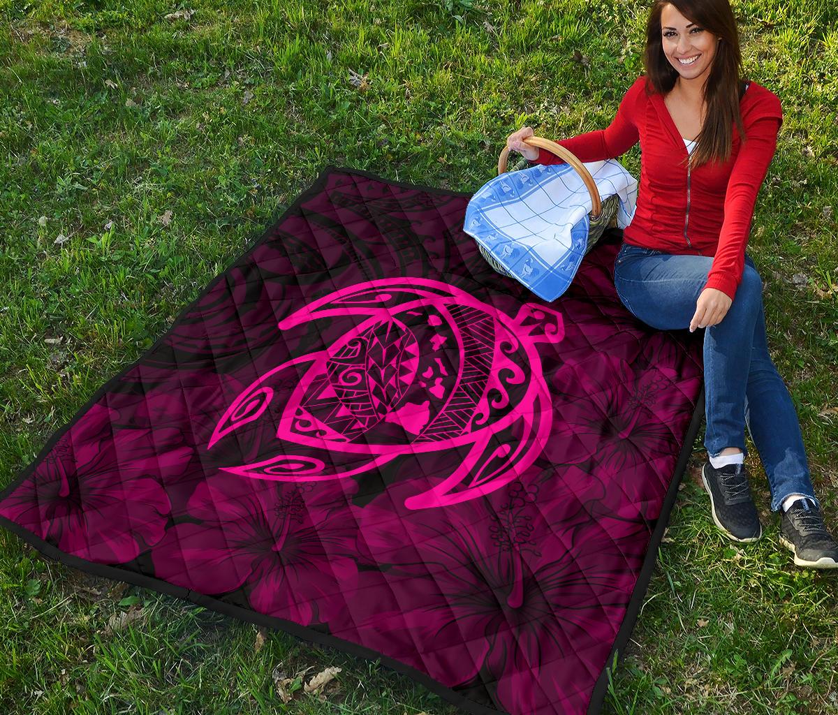 Hawaii Turtle Kanaka Map Hibiscus Poly Premium Quilt - Pink - Polynesian Pride