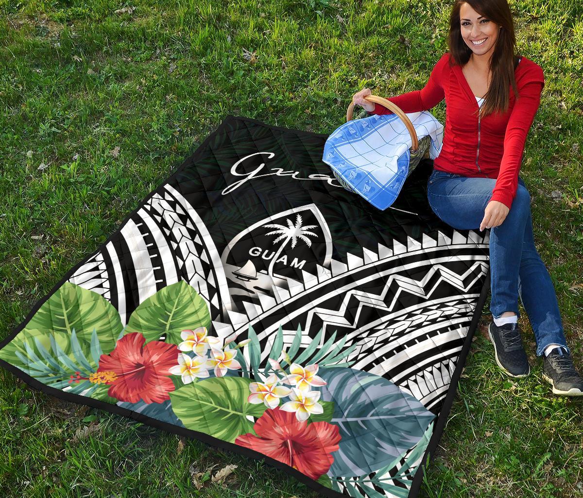 Guam Premium Quilt - Guam Coat of Arms & Polynesian Tropical Flowers White - Polynesian Pride
