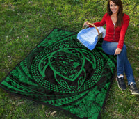 Hawaiian Kanaka Honu Hibiscus Tornando Green Polynesian Premium Quilt - Polynesian Pride