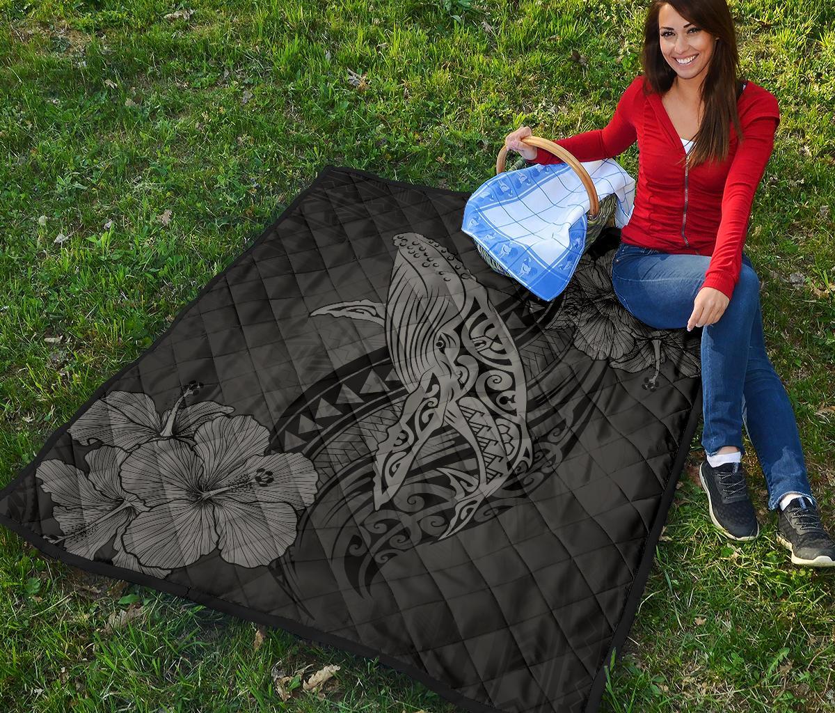 Hawaii Whale Swim Poly Gray Premium Quilt - Polynesian Pride