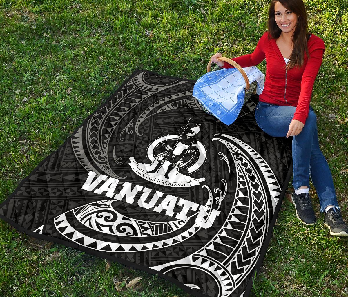 Vanuatu Polynesian Premium Quilt - White Tribal Wave - Polynesian Pride