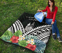 New Caledonia Premium Quilt - New Caledonia Coat of Arms & Polynesian Tropical Flowers White - Polynesian Pride