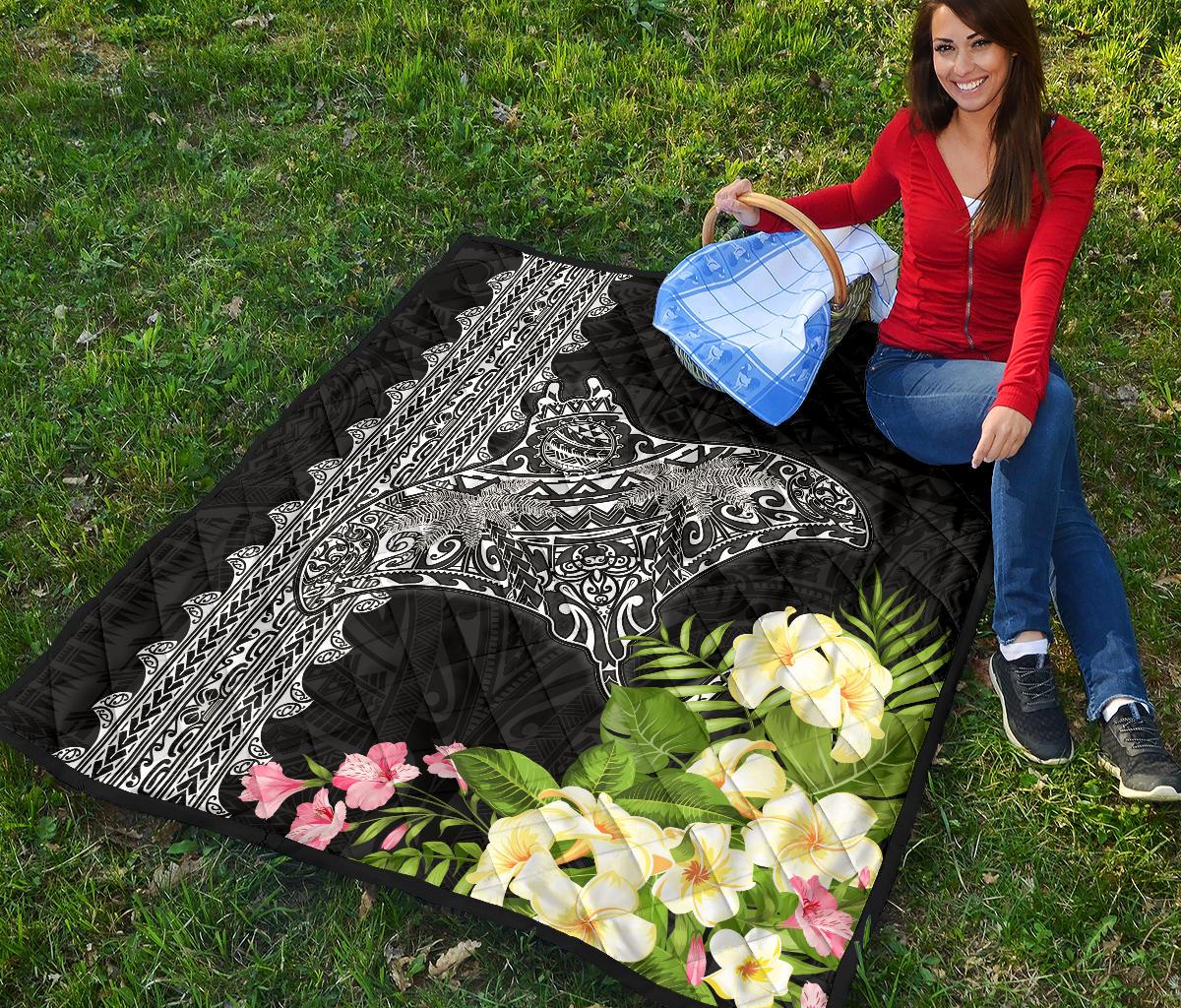 Hawaii Premium Quilt - Mantaray With Hibiscus Flowers - Polynesian Pride