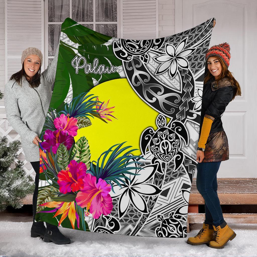 Palau Premium Blanket White - Turtle Plumeria Banana Leaf White - Polynesian Pride