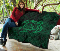 Hawaii Turtle Kanaka Map Hibiscus Poly Premium Quilt - Green - Polynesian Pride