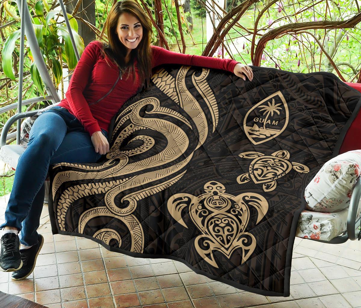 Guam Polynesian Premium Quilt - Gold Tentacle Turtle - Polynesian Pride