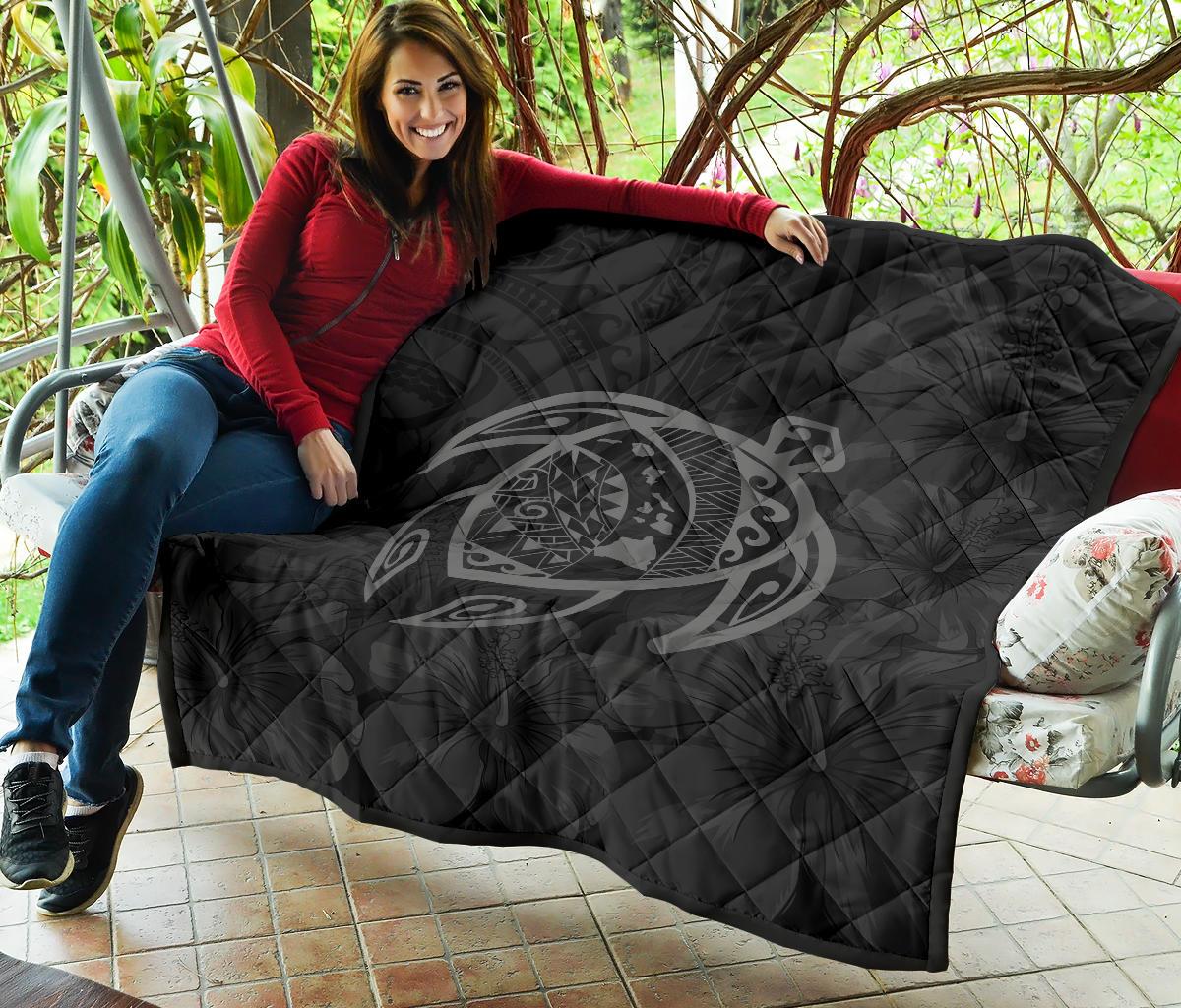 Hawaii Turtle Kanaka Map Hibiscus Poly Premium Quilt - Gray - Polynesian Pride