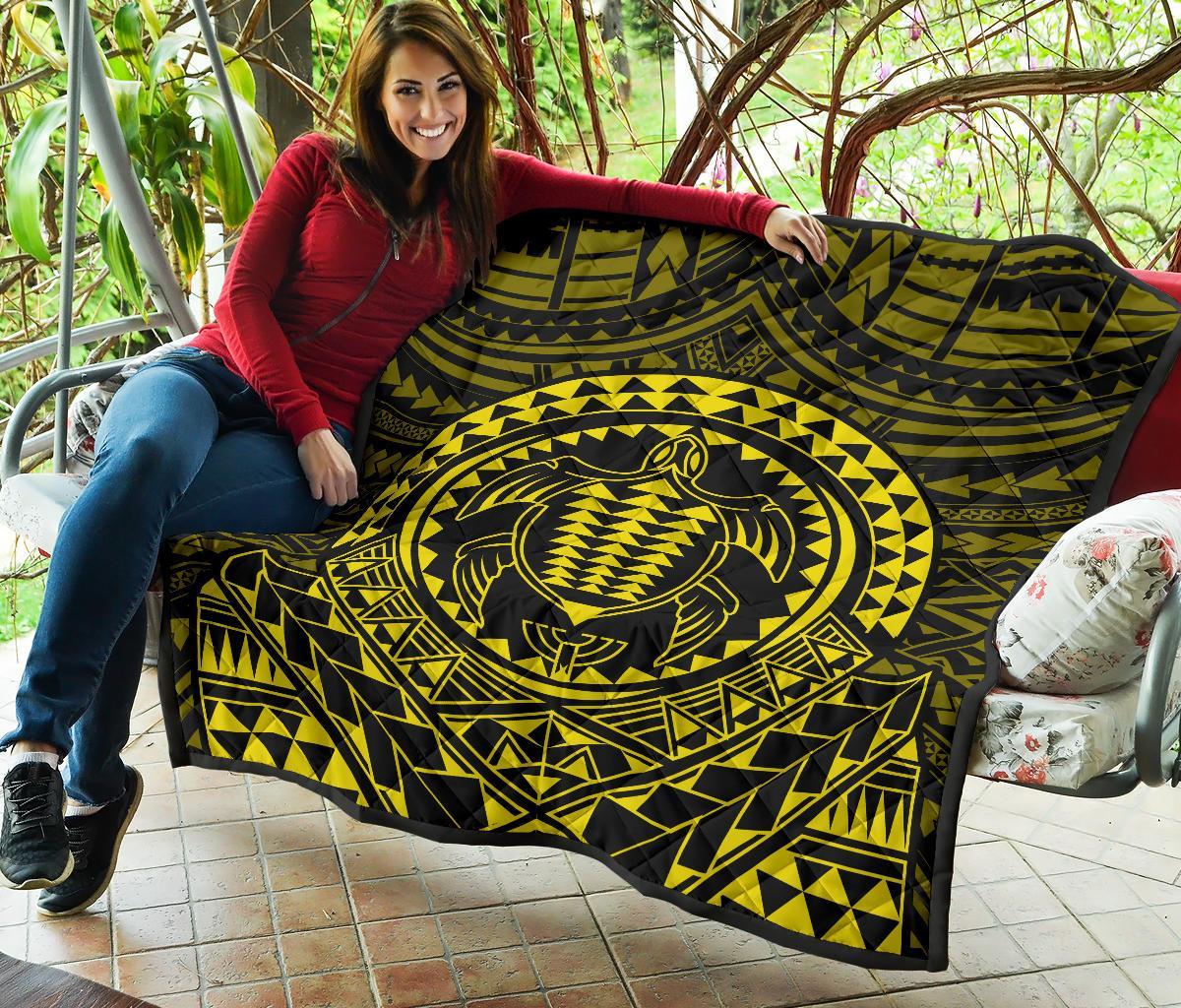Hawaiian Kakau Honu Arc Yellow Polynesian Premium Quilt - Polynesian Pride