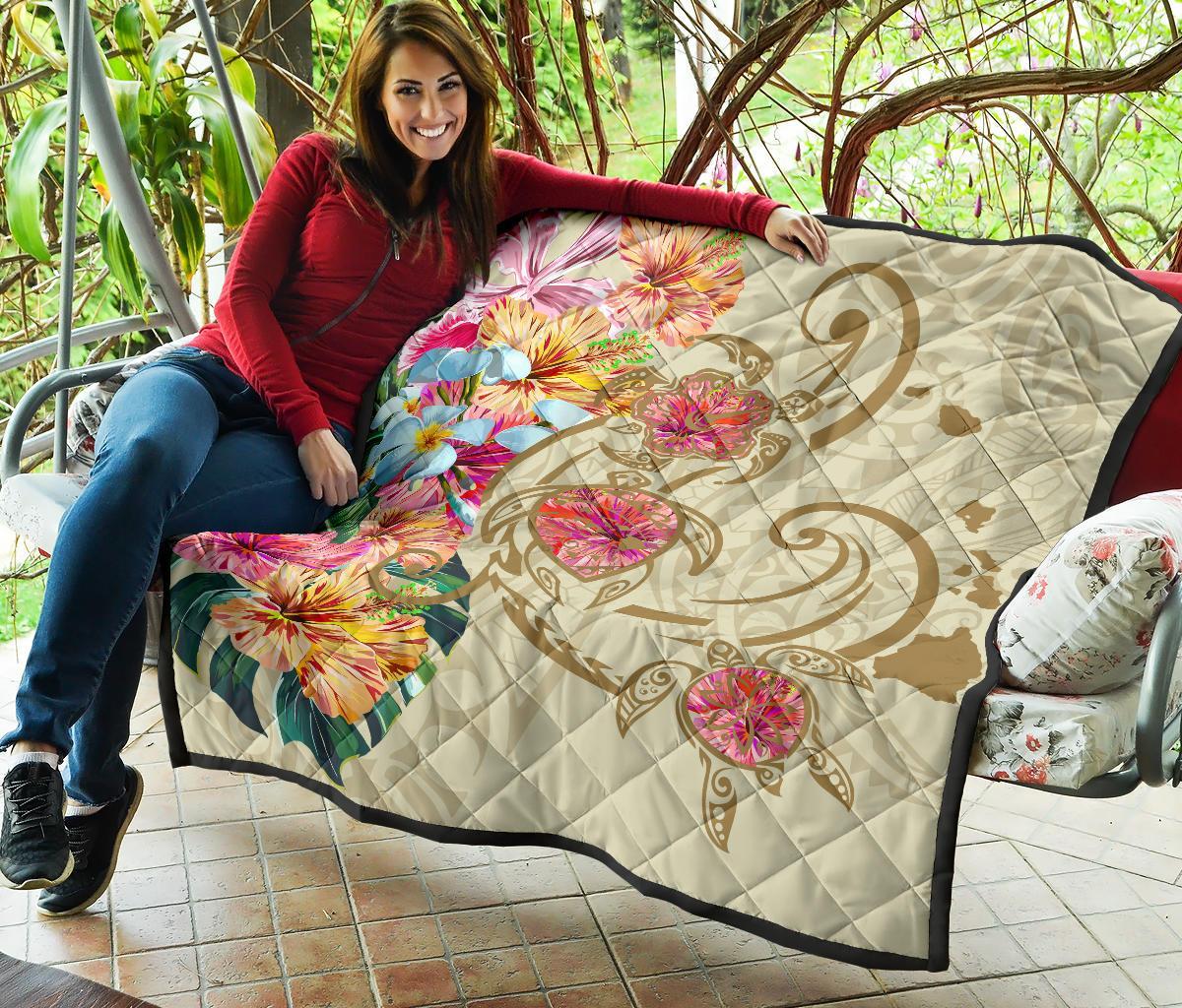 Hawaii Triple Marble Turtle Polynesian Hibiscus Premium Quilt - AH - Benjamin Style - Beige - Polynesian Pride