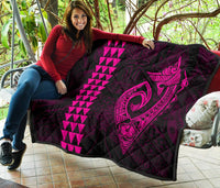 Hawaii Kakau Makau Fish Hook Polynesian Premium Quilt - Pink - Polynesian Pride
