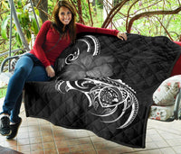 Hawaii Map Turtle Hibiscus Divise White Polynesian Premium Quilt - Polynesian Pride