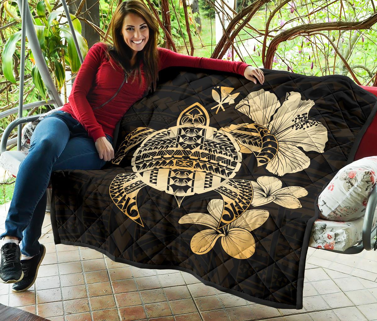 Hawaiian Kanaka Hibiscus Plumeria Mix Polynesian Turtle Premium Quilt Gold AH - Polynesian Pride