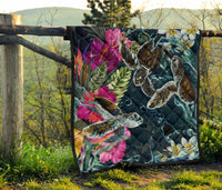 Hawaii Map Turtle Swimming Hibiscus Plumeria Moana Premium Quilt - Polynesian Pride