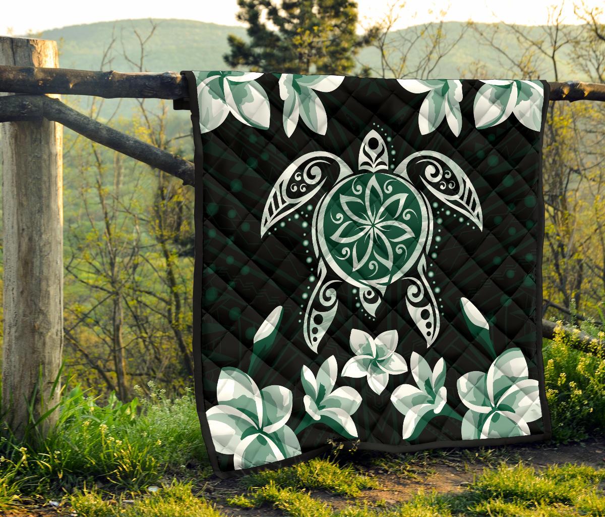 Hawaiian Greenie Turtle Plumeria Quilt - Polynesian Pride