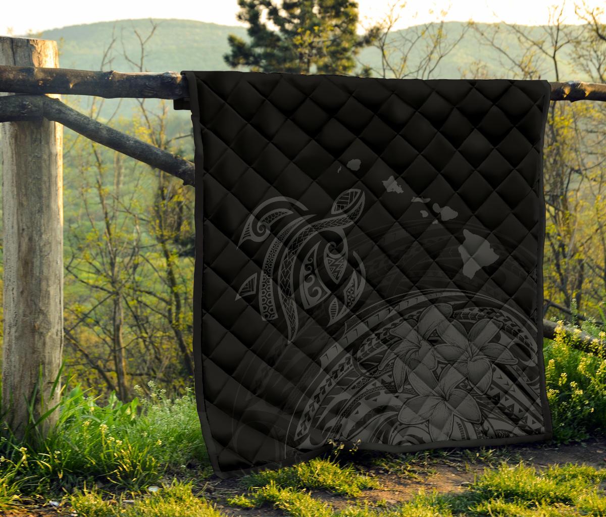 Hawaii Map Plumeria Polynesian Gray Premium Quilt - Polynesian Pride