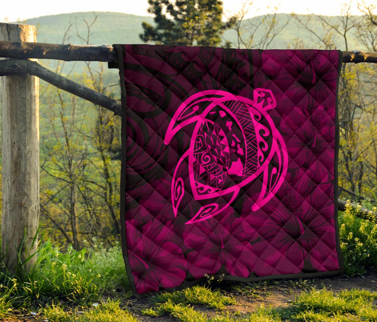 Hawaii Turtle Kanaka Map Hibiscus Poly Premium Quilt - Pink - Polynesian Pride