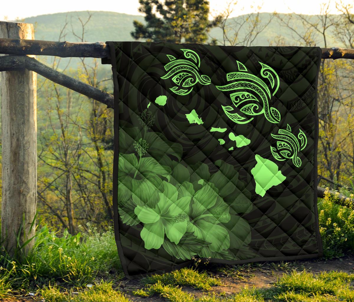 Hawaii Hibiscus Map Hidden Polynesian Green Premium Quilt - Polynesian Pride