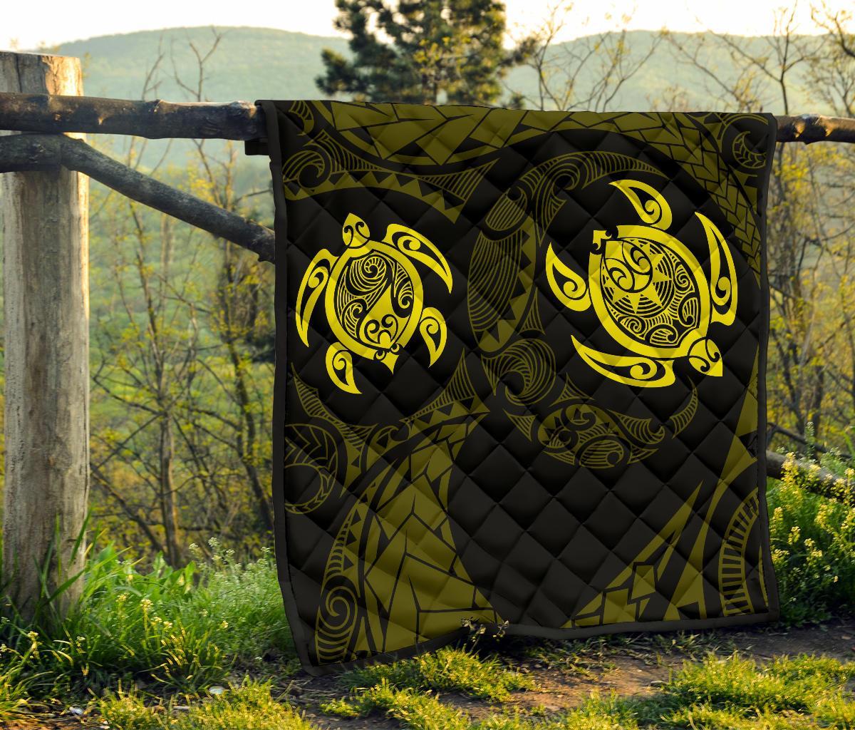 Hawaii Polynesian Turtle Premium Quilt Yellow - Polynesian Pride