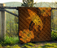 Hawaii Whale Swim Poly Premium Quilt - Polynesian Pride