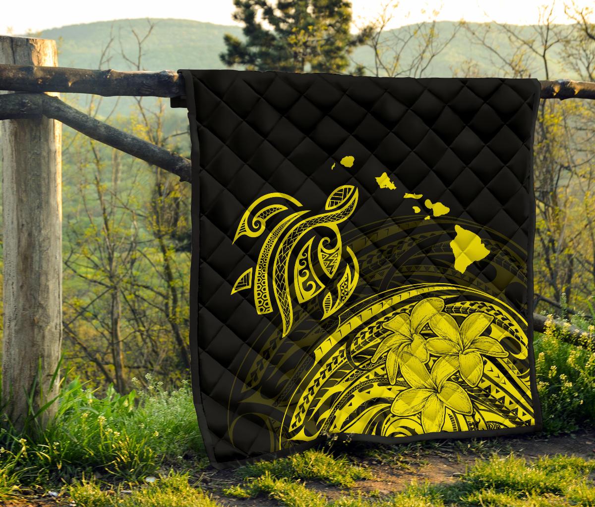 Hawaii Map Plumeria Polynesian Yellow Premium Quilt - Polynesian Pride