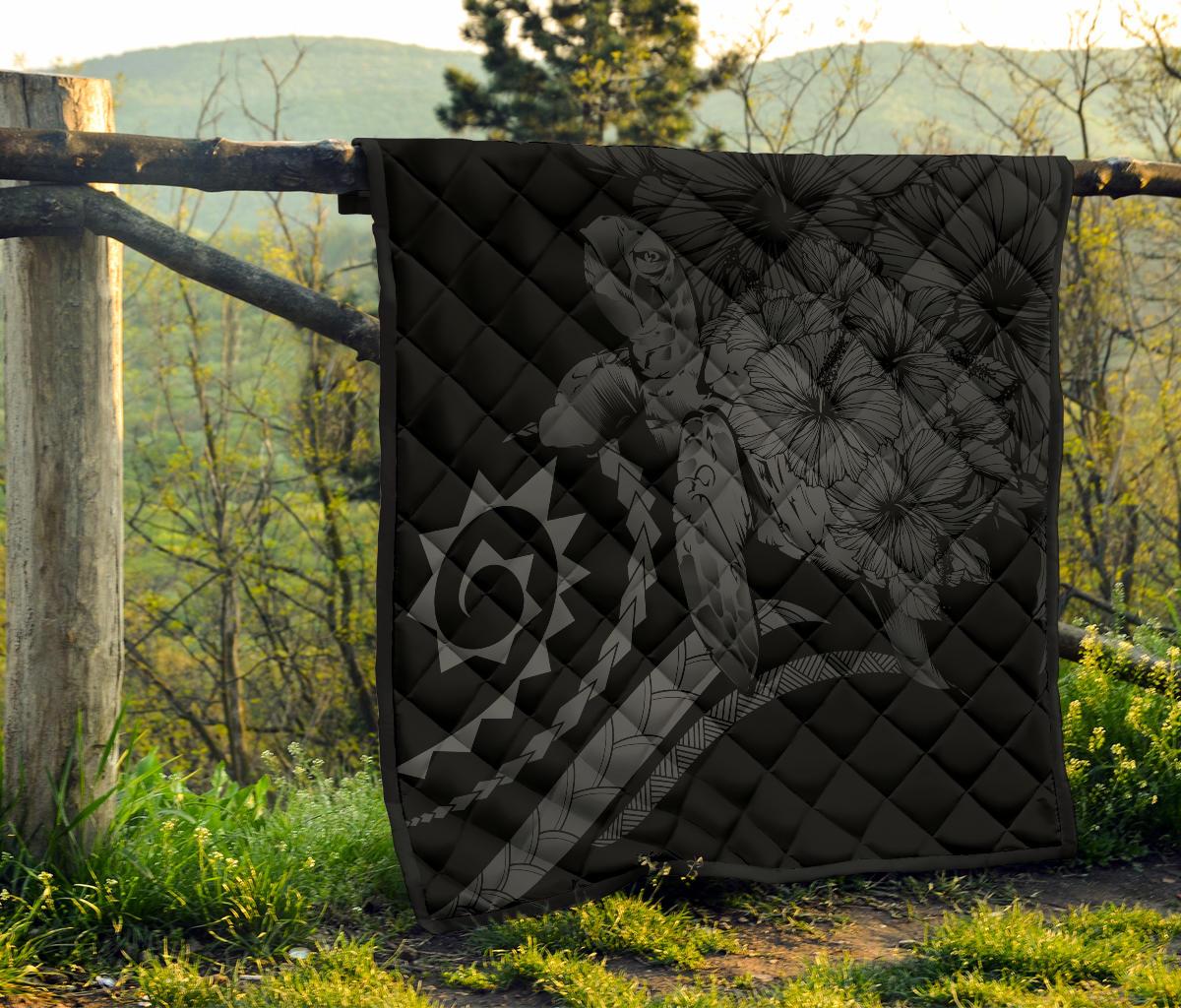 Hawaii Turtle Hibiscus Polynesian Vintage Premium Quilt - Gray - Polynesian Pride