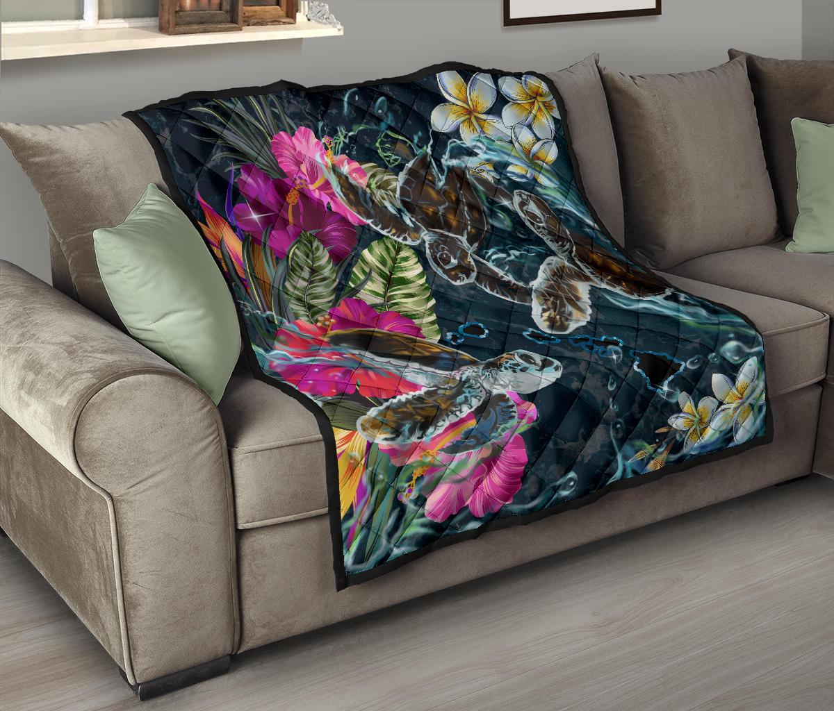 Hawaii Map Turtle Swimming Hibiscus Plumeria Moana Premium Quilt - Polynesian Pride