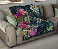 Hawaii Map Turtle Swimming Hibiscus Plumeria Moana Premium Quilt - Polynesian Pride