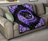 Hawaii Hibiscus Map Hidden Polynesian Purple Premium Quilt - Polynesian Pride