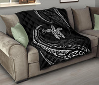 Hawaii Turtle Hibicus Premium Quilt - Frida Style - White - Polynesian Pride