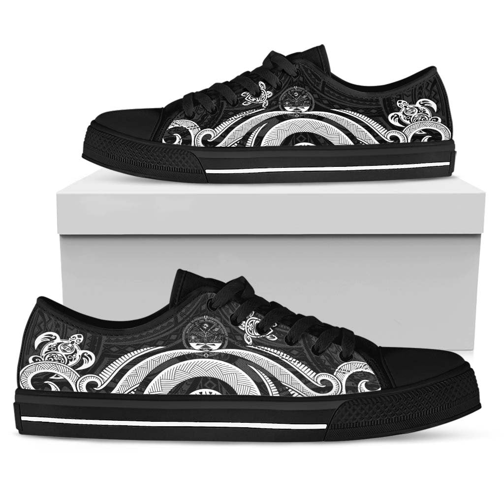 Marshall Islands Low Top Canvas Shoes - White Tentacle Turtle Crest - Polynesian Pride