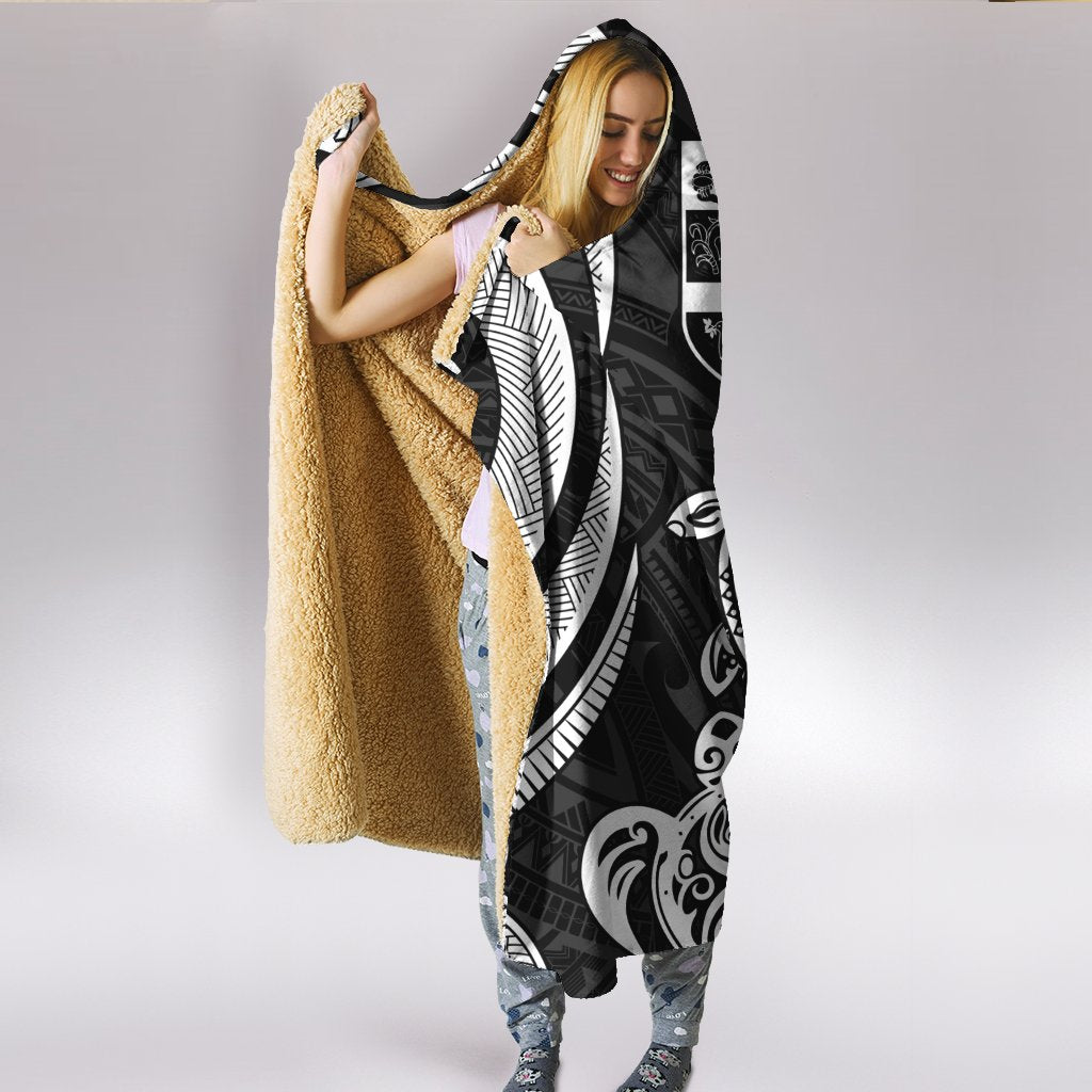 Fiji Hooded Blanket - White Tentacle Turtle - Polynesian Pride