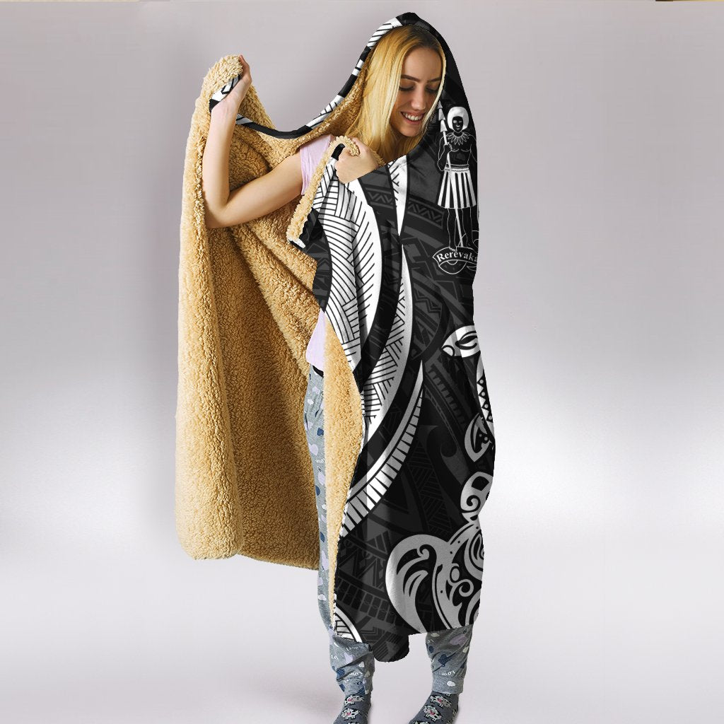 Fiji Hooded Blanket - White Tentacle Turtle Crest - Polynesian Pride