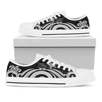 Marshall Islands Low Top Canvas Shoes - White Tentacle Turtle Crest - Polynesian Pride