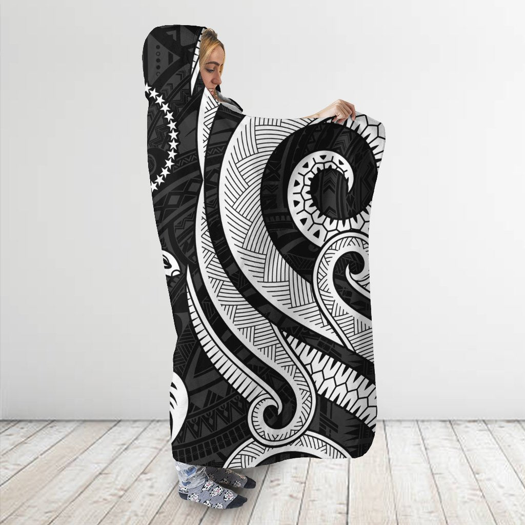Chuuk Hooded Blanket - White Tentacle Turtle - Polynesian Pride